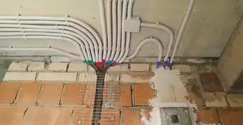 Монтаж электропроводки в новостройке на этапе строительства